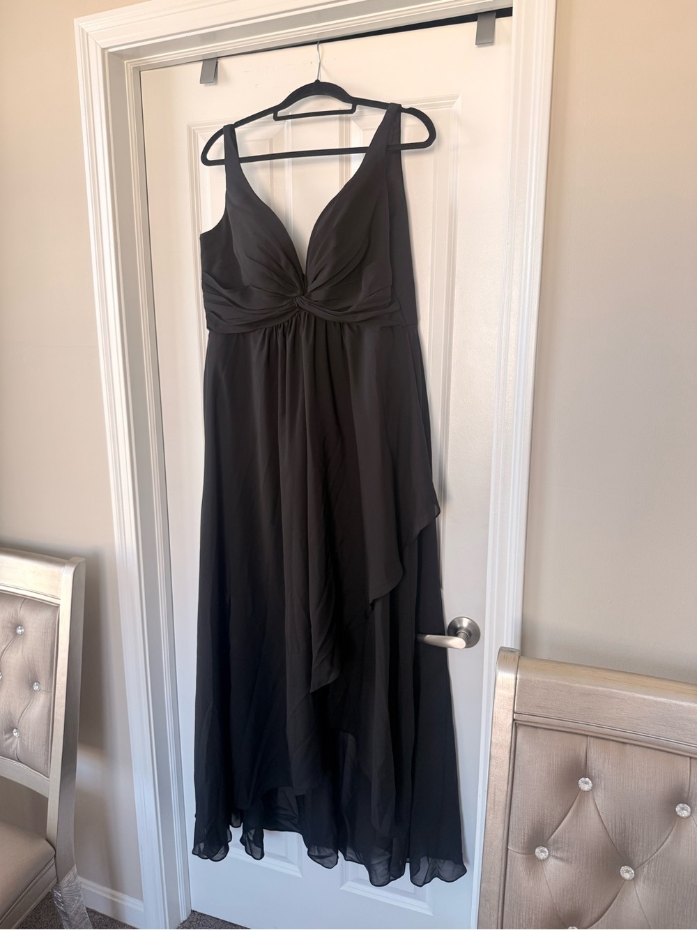 Black V-Neck Chiffon Evening Dress